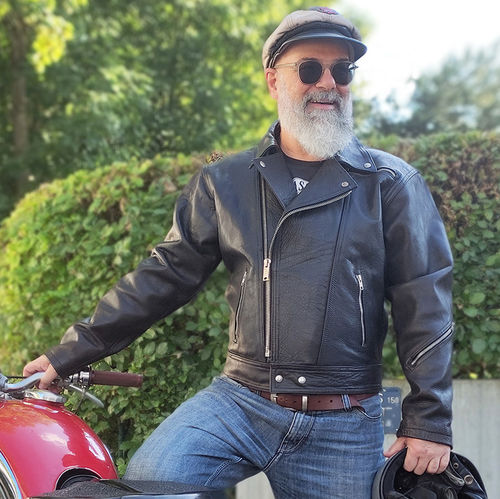 Lederjacke aus schwerem Leder im klassischem Motorcycle Stil in Größe L