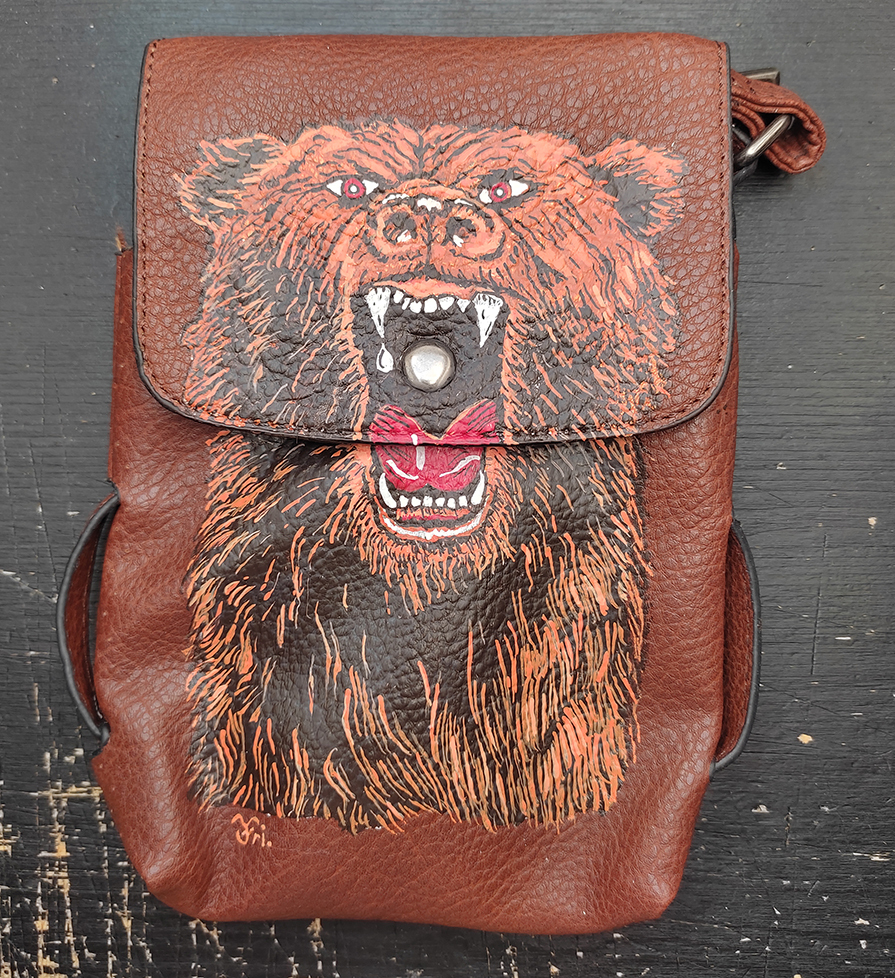 Handbemalte Handtasche aus Leder, vorn großartiges Grizzly Artwork, ein einmaliges Unikat