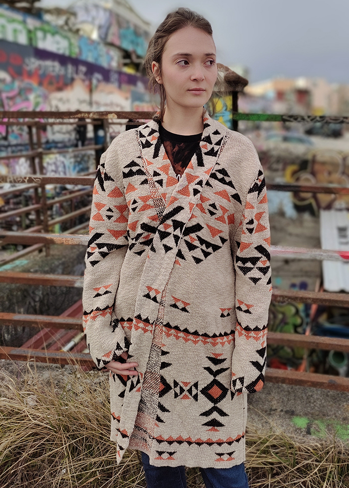 Girl Native Strickjacke, eher Mantel, mit Navajo Muster von Review in Größe XL